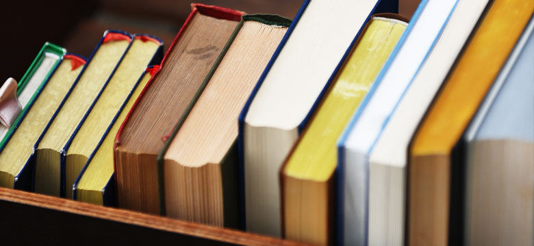 Buchempfehlung - Foto von Büchern in einer Kiste